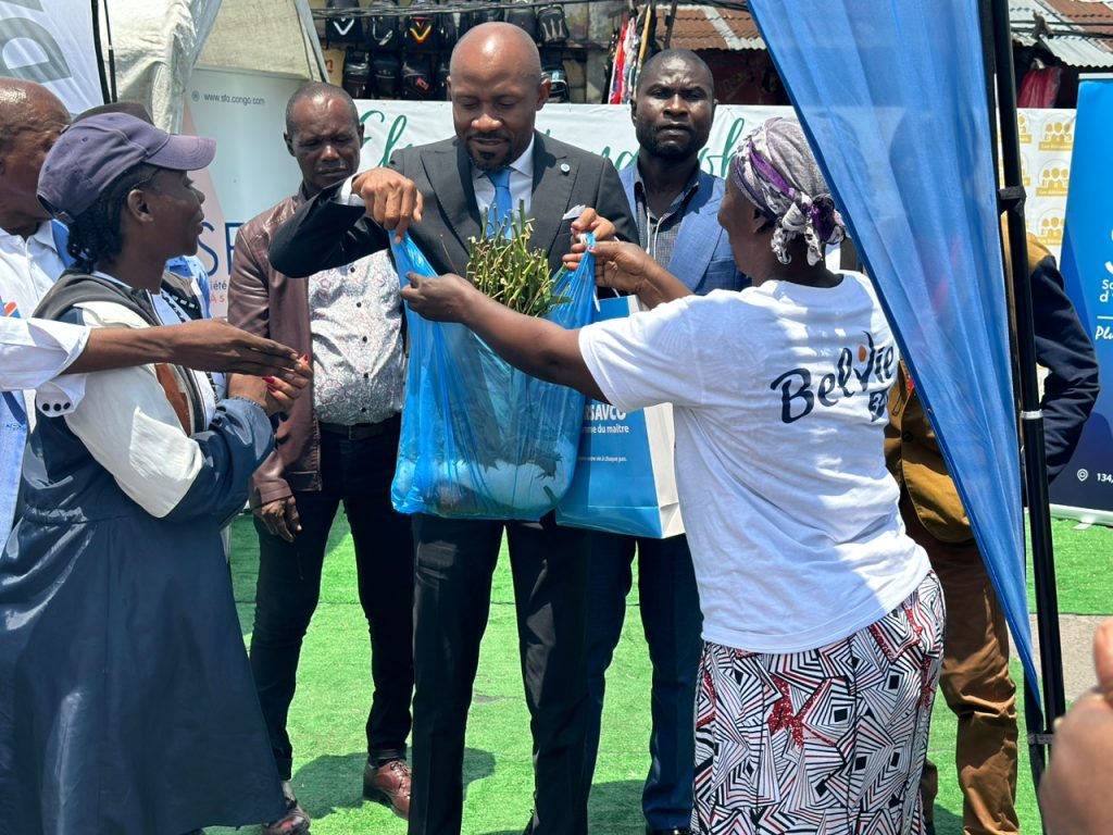 Patrick Muyaya parraine la 2ème vente de la banque alimentaire « Les Bâtisseurs » à Tshangu
