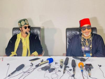 Wazekwa-Koffi en accord dans « eau pure »