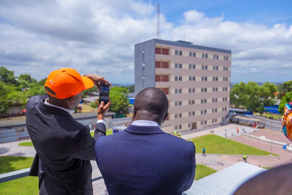 Muyaya-Muhindo se rassurent des chantiers sur les campus universitaires de Kinshasa