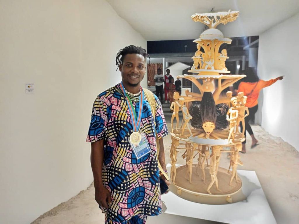 Jeux de la francophonie : Médaillé d’or en sculpture, l’artiste béninois lokossou Anthelme parmi les héros