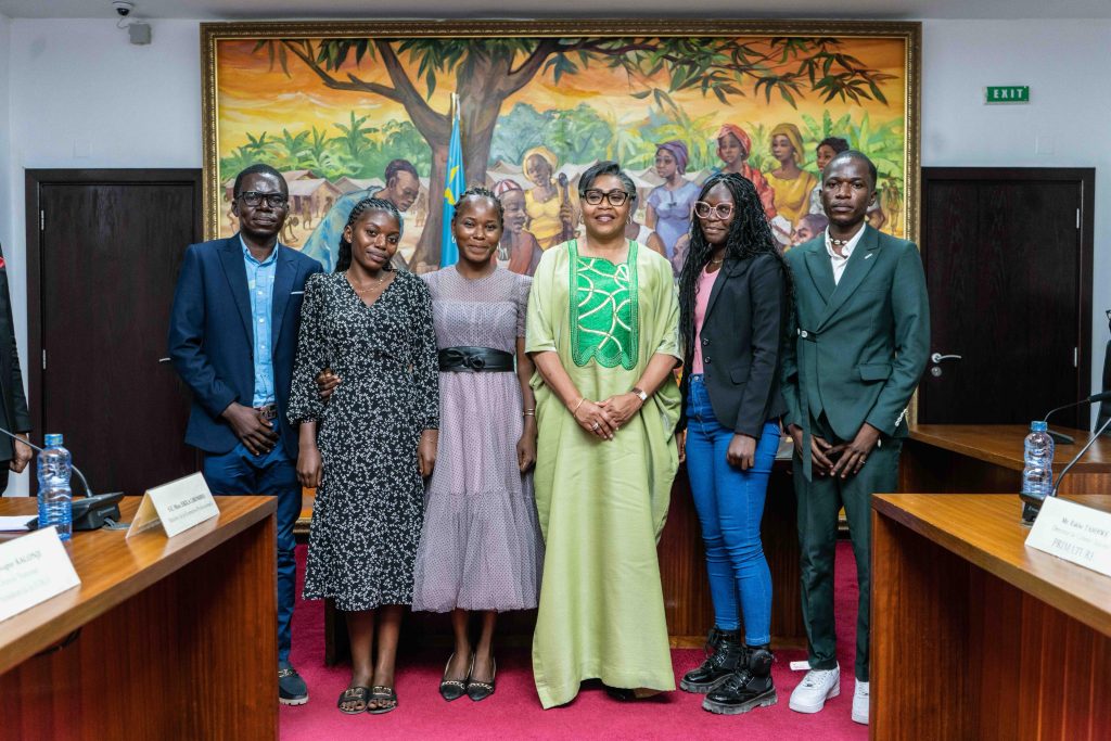Formation professionnelle : la Première Ministre encourage les boursiers à capitaliser leur formation en faveur de la RDC