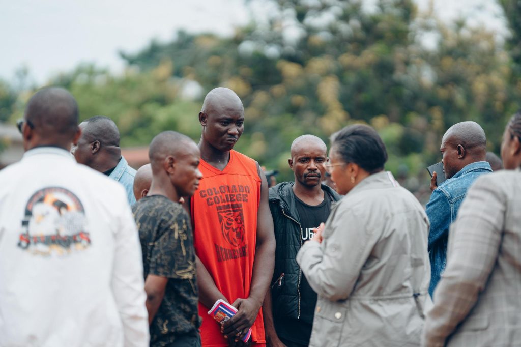 Guerre d’agression dans l’Est : LEs encouragements de la Première Ministre aux jeunes recrues de l’armée à Tombagadio/Matadi