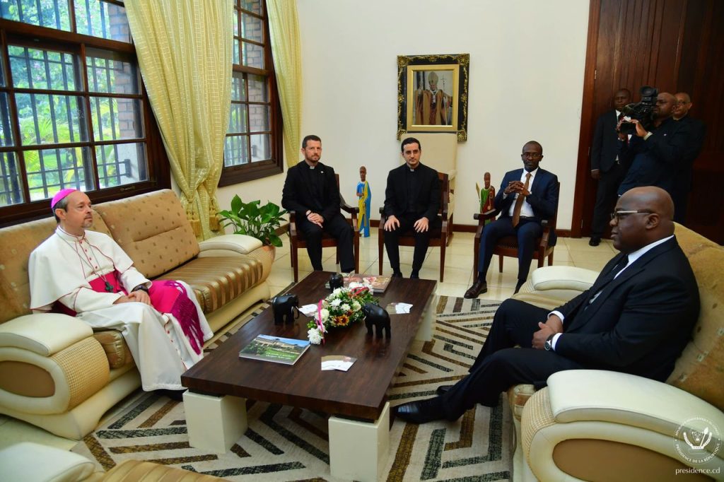 Décès du Pape François : Félix Tshisekedi à la Nonciature apostolique de Kinshasa
