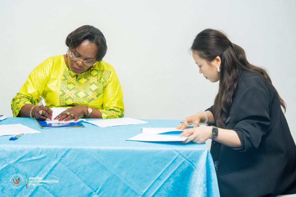 Redevance Audiovisuelle : Les bons offices de Patrick Muyaya pour la signature de l’accord entre la RTNC et les télé-distributeurs