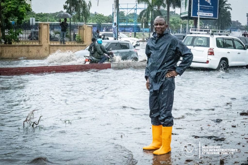 Dimanche pluvieux à Kinshasa, John Banza Lunda inspecte quelques sites à problème