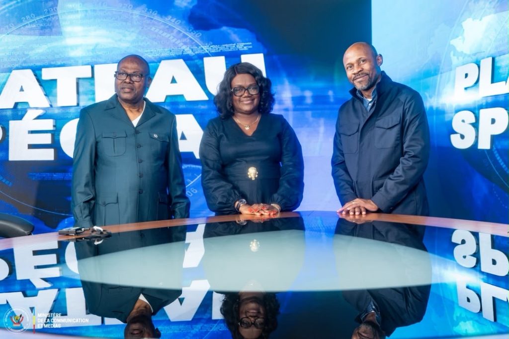 Gabon : Patrick Muyaya apprécie les installations de la télé publique GABON 24